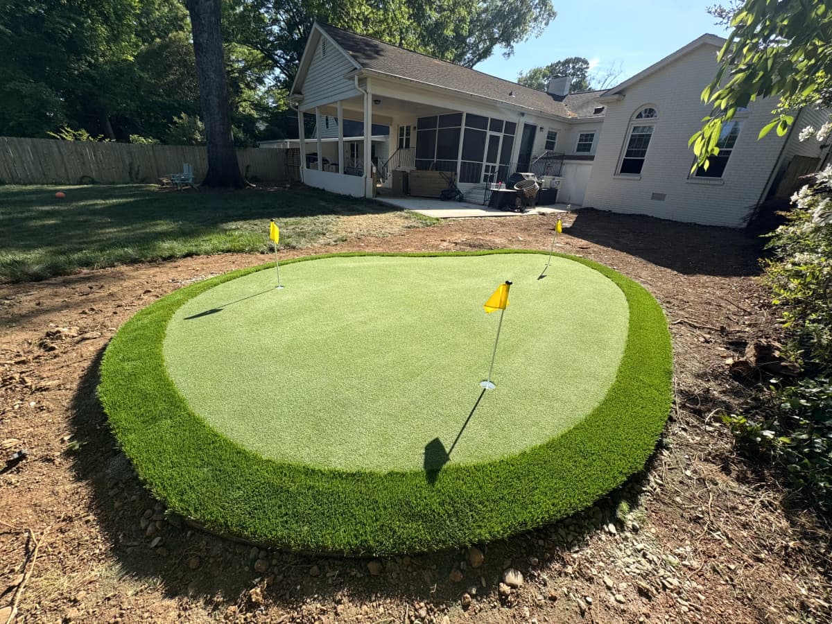 Round Putting Green — Screened Porch Backyard
