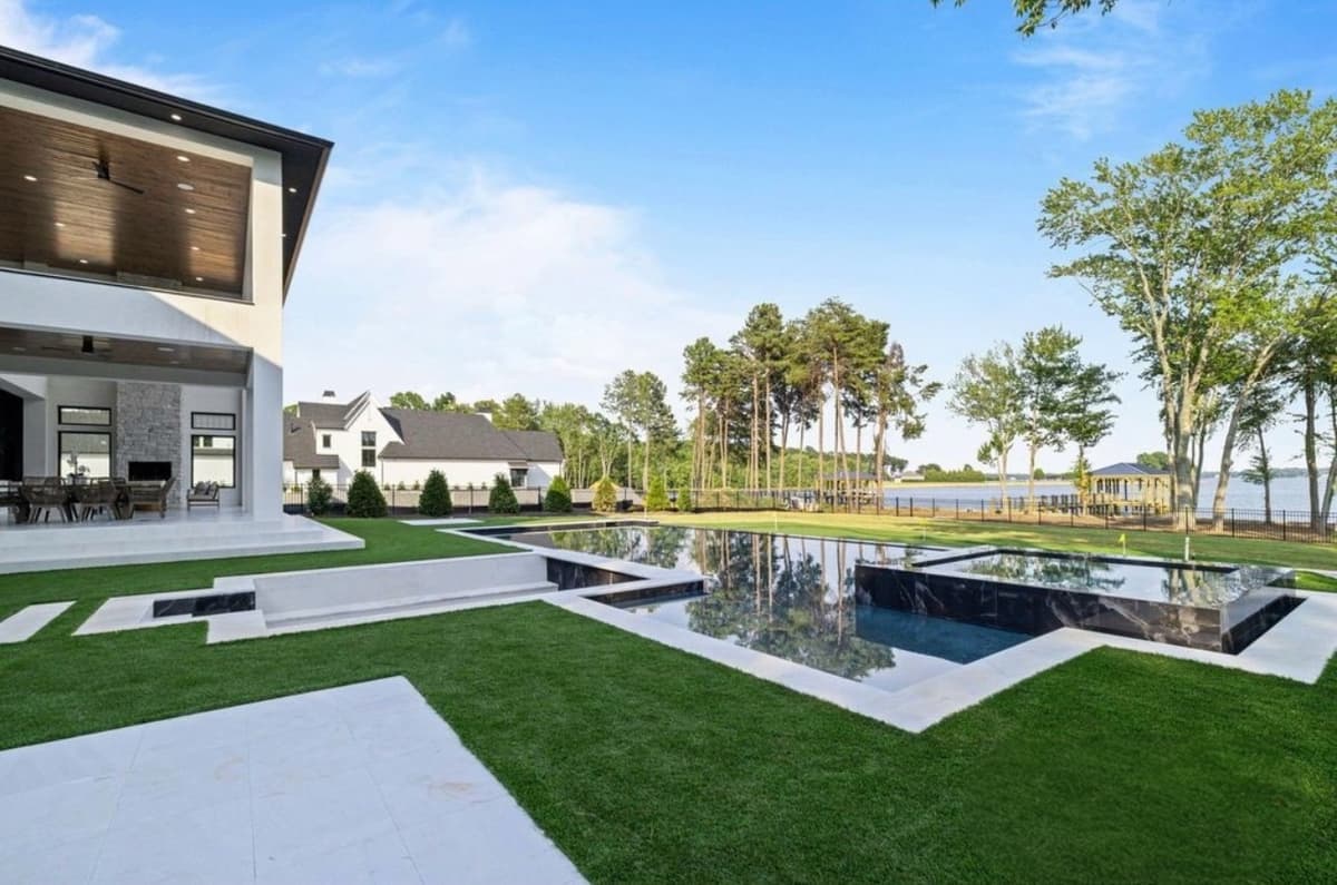 Luxury Lakeside Estate